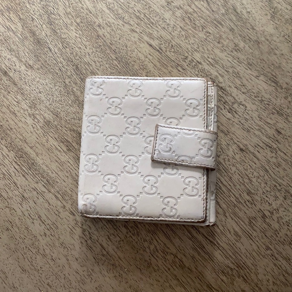 Authentic gucci wallet